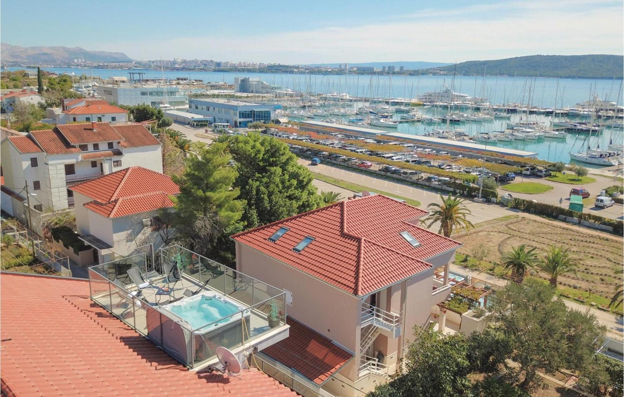 Nice Apartment In Kastel Gomilica With Wifi Каштела Экстерьер фото